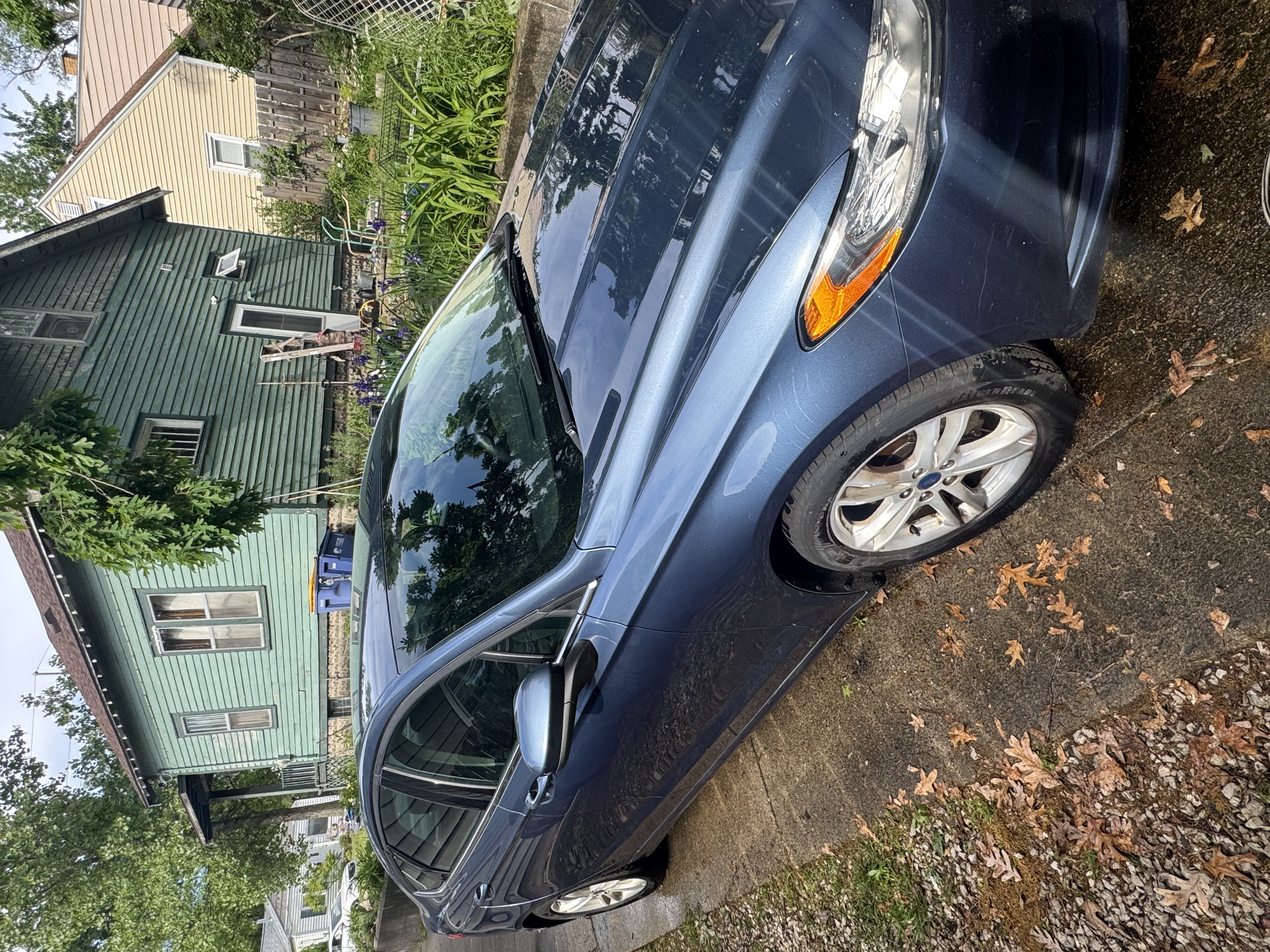 Used 2018 Ford Fusion SE w/ Fusion SE Technology Package FWD image 4