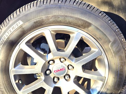 Used 2017 GMC Yukon Denali image 12