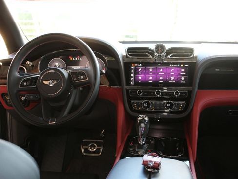 Used 2023 Bentley Bentayga AWD/4WD image 27