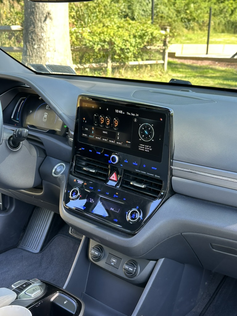 Used 2021 Hyundai Ioniq Limited FWD image 14