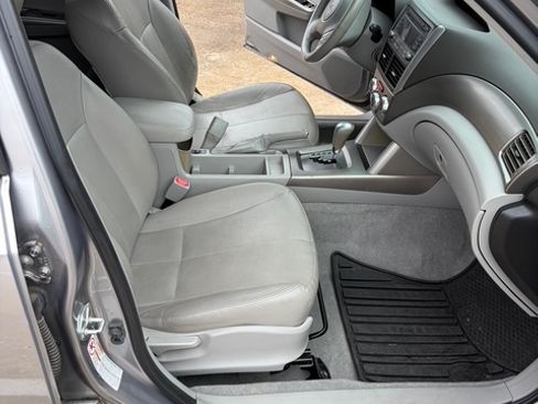 Used 2010 Subaru Forester 2.5XT Limited image 8