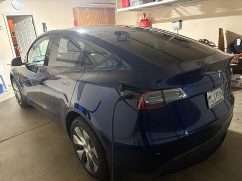Used 2023 Tesla Model Y Long Range image 2
