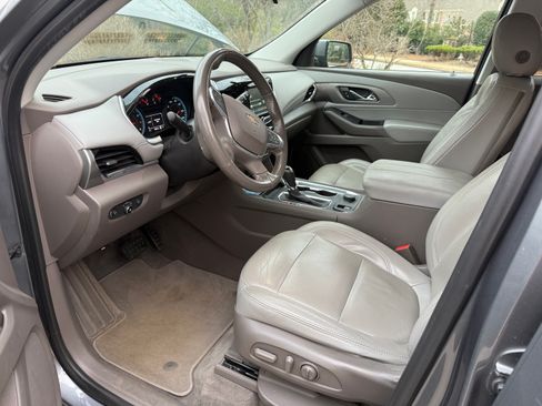 Used 2018 Chevrolet Traverse LT image 4