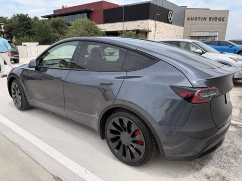 Used 2023 Tesla Model Y Performance AWD/4WD image 5