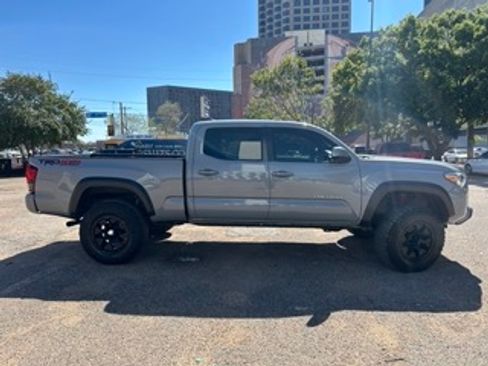 Used 2019 Toyota Tacoma TRD Off-Road image 2