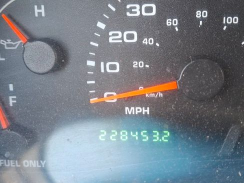 Used 2004 Ford F350 XL image 10