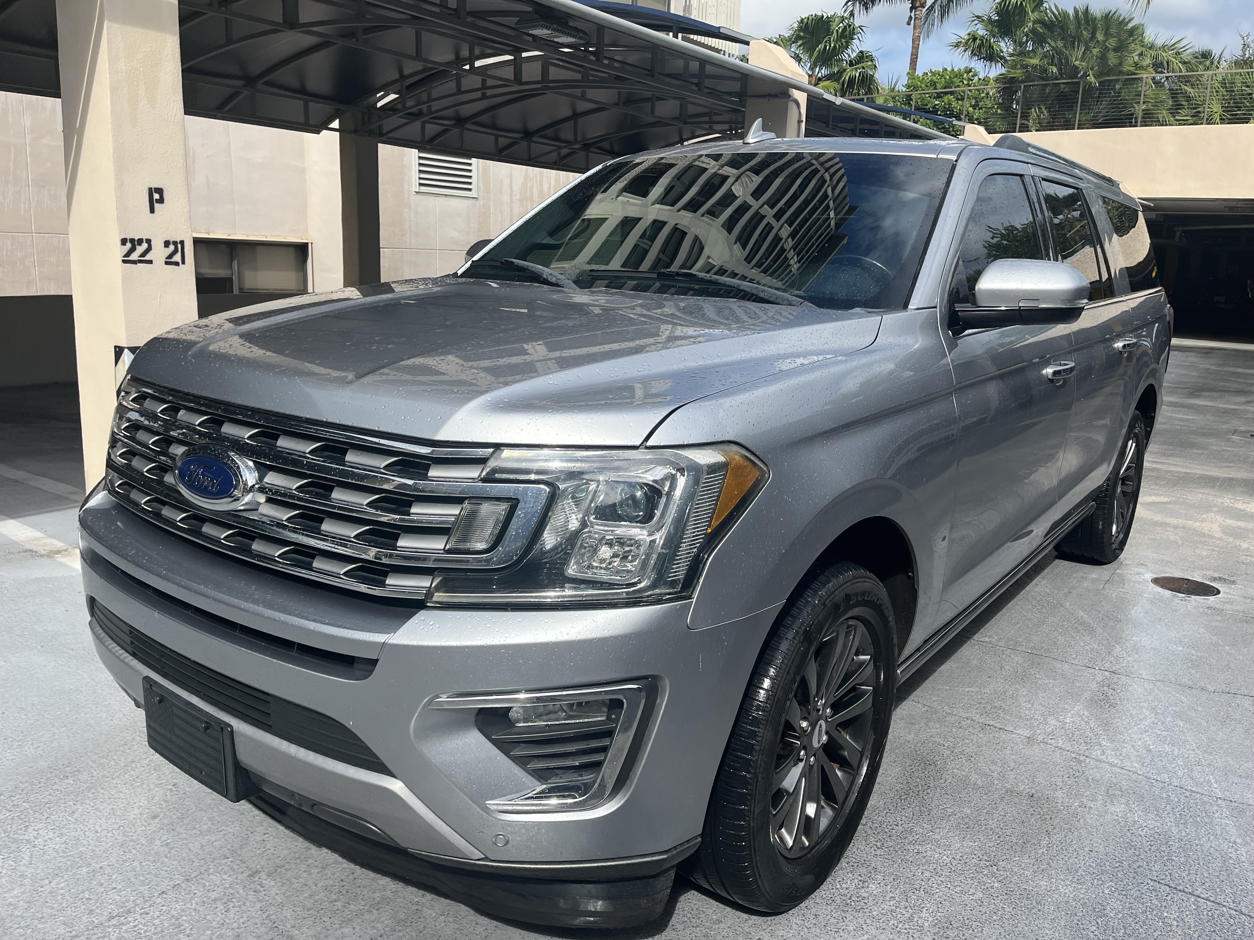 Used 2020 Ford Expedition Max Limited RWD image 2