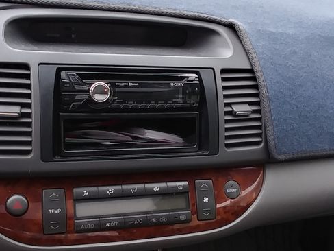 Used 2003 Toyota Camry XLE image 4