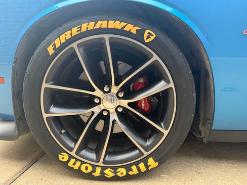 Used 2015 Dodge Challenger R/T Scat Pack w/ Leather Interior Group image 9