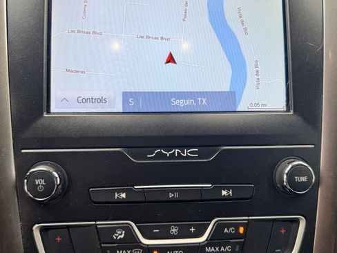 Used 2019 Ford Fusion SE image 20