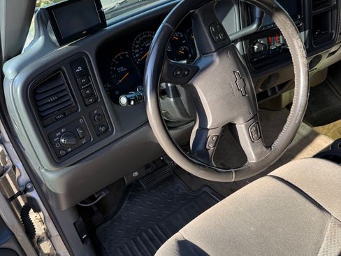 Used 2005 Chevrolet Silverado 2500 LS w/ Heavy-Duty Power Package image 4