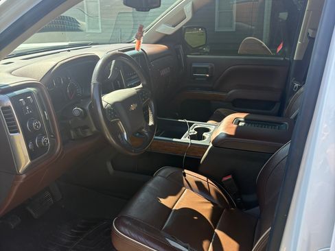 Used 2016 Chevrolet Silverado 1500 High Country w/ High Country Premium Package AWD/4WD image 4