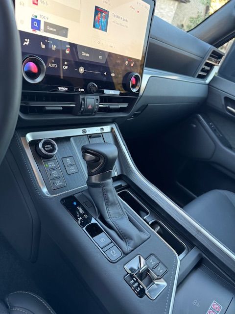 Used 2025 Lexus GX 550 w/ Accessory Package (CT) AWD/4WD image 10