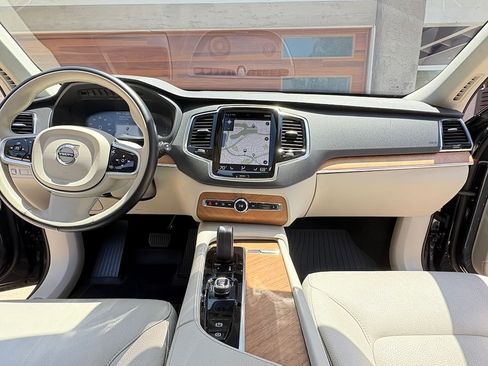 Used 2022 Volvo XC90 T8 Inscription Expression w/ Advanced Package AWD/4WD image 6