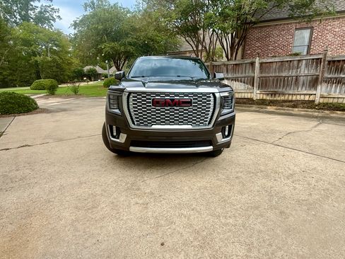 Used 2021 GMC Yukon Denali AWD/4WD image 2