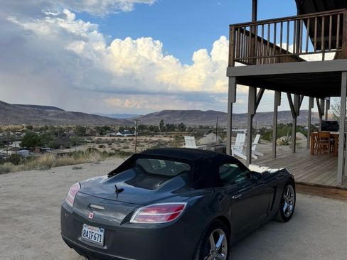 Used 2009 Saturn Sky image 3