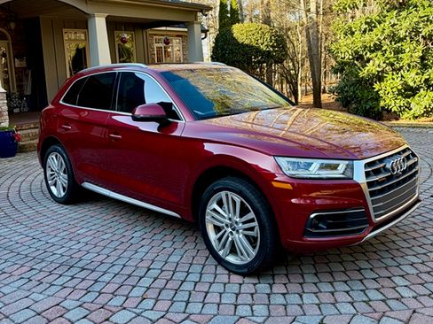 Used 2018 Audi Q5 Prestige w/ Prestige Package image 4