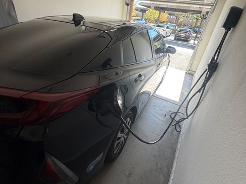 Used 2021 Toyota Prius Prime LE FWD image 12
