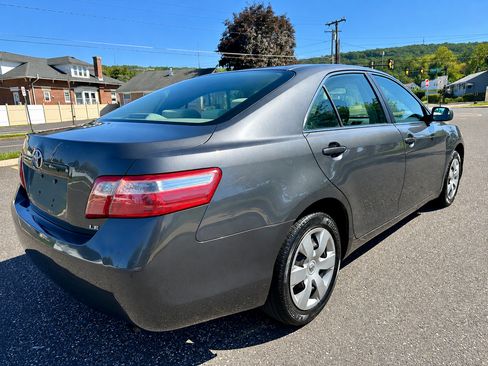 Used 2009 Toyota Camry LE FWD image 6