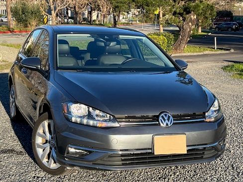 Used 2019 Volkswagen Golf SE w/ Driver Assistance Package image 1