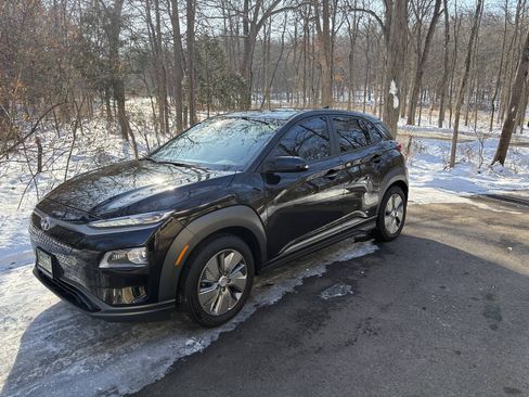 Used 2021 Hyundai Kona Limited image 1
