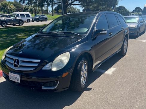 Used 2006 Mercedes-Benz R 350 4MATIC image 1