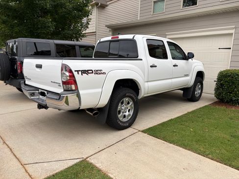 Used 2015 Toyota Tacoma PreRunner w/ TRD Off-Road Package RWD image 5