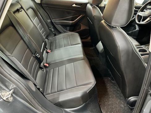 Used 2024 Volkswagen Jetta SE w/ Panoramic Sunroof Package image 10