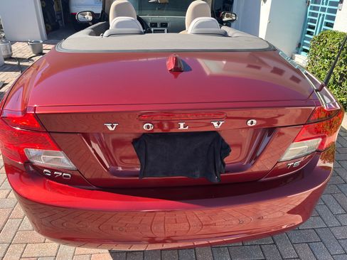 Used 2011 Volvo C70 T5 w/ Convenience Pkg image 2