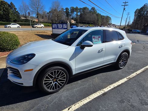 Used 2020 Porsche Cayenne image 2