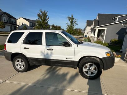Used 2005 Ford Escape 2WD Hybrid