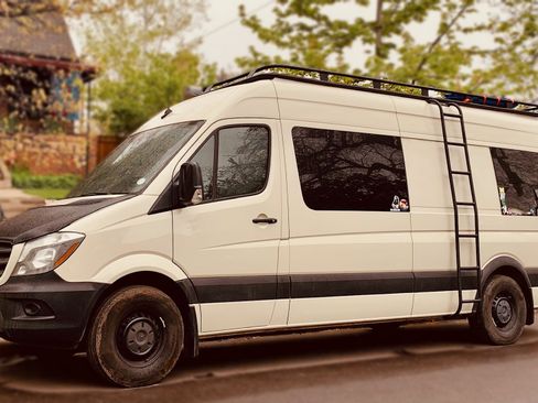 Used 2017 Mercedes-Benz Sprinter 2500 image 2