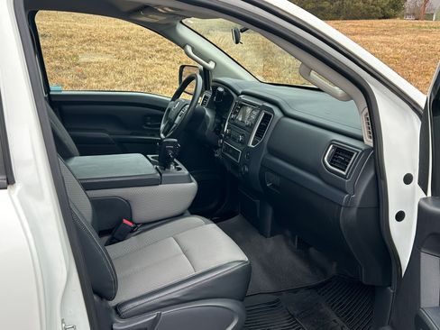 Used 2017 Nissan Titan S image 2