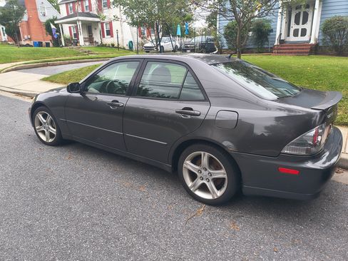 Used 2004 Lexus IS 300 w/ Pwr & Alcantara Pkg RWD image 2