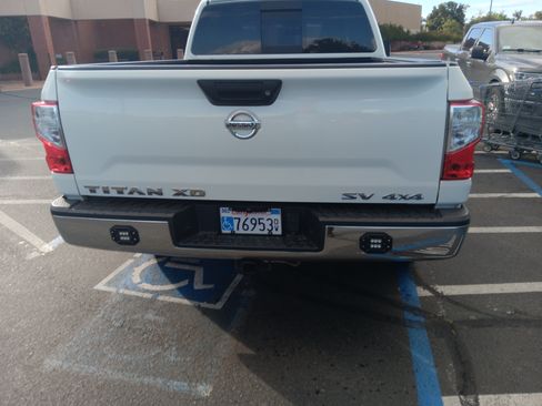 Used 2017 Nissan Titan SV image 5