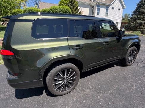 Used 2024 Lexus GX 550 w/ Accessory Package (Z1) image 13