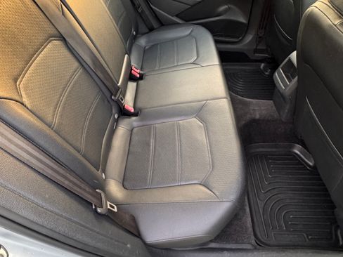 Used 2017 Volkswagen Passat 1.8T R-Line image 9