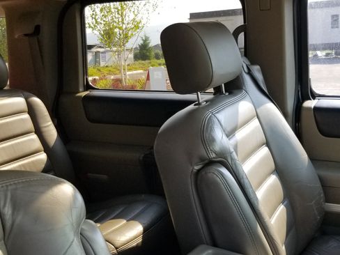 Used 2003 HUMMER H2 w/ Preferred Equipment Group image 23