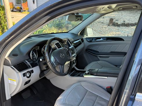 Used 2014 Mercedes-Benz GL 550 4MATIC image 5