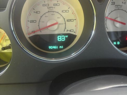 Used 2013 Dodge Challenger SXT RWD image 4