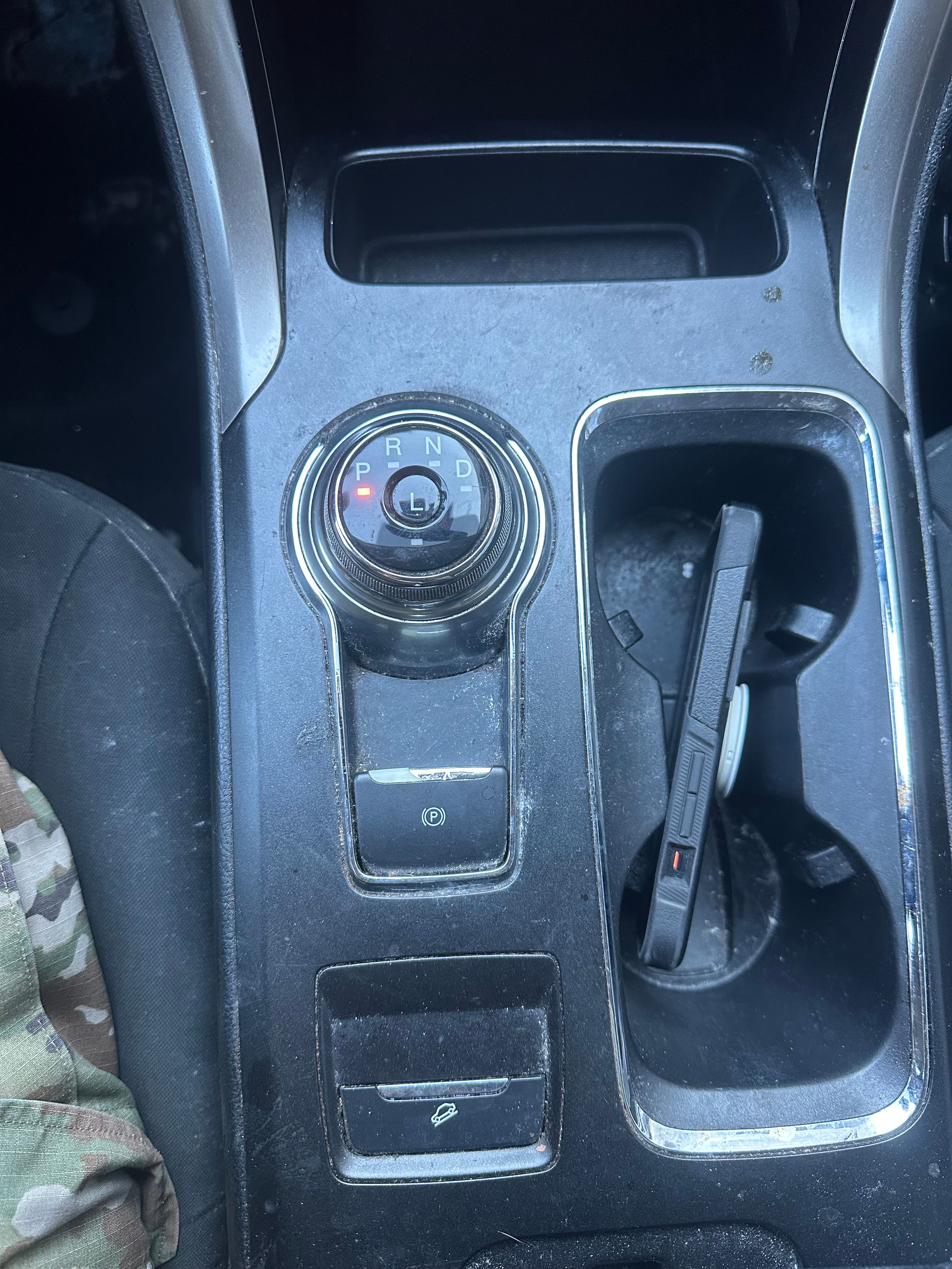 Used 2017 Ford Fusion SE FWD image 6