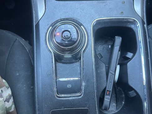 Used 2017 Ford Fusion SE FWD image 6