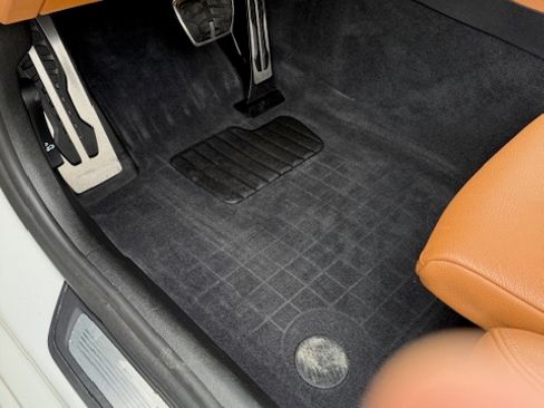 Used 2019 BMW 530e xDrive w/ M Sport Package image 19