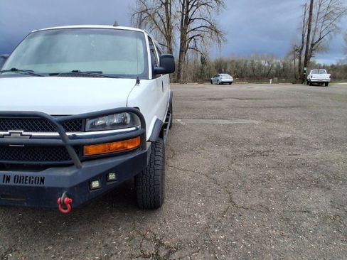 Used 2016 Chevrolet Express 3500 LT w/ LT Preferred Equipment Group image 4