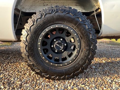 Used 2003 GMC Sierra 1500 SLE w/ Suspension Package, Off-Road image 9