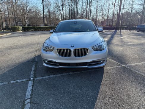 Used 2013 BMW 550i Gran Turismo image 2