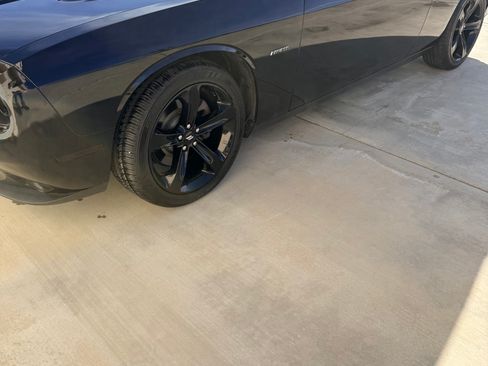 Used 2017 Dodge Challenger R/T image 19