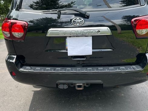 Used 2018 Toyota Sequoia Platinum AWD/4WD image 8