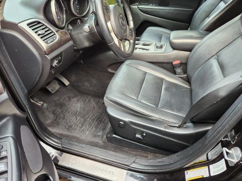 Used 2011 Jeep Grand Cherokee Laredo image 16