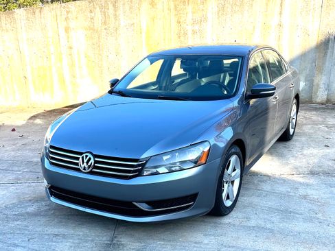 Used 2013 Volkswagen Passat 2.5 SE image 1